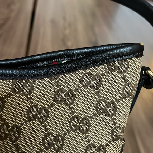 A187- 💯 % authentic Gucci shoulder bag - Picture 14 of 16
